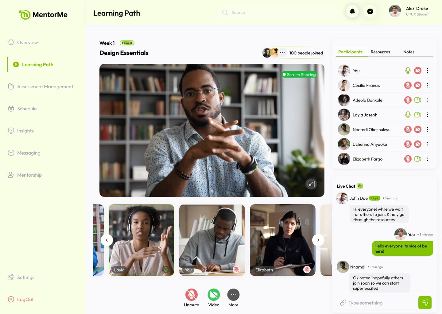 A live class: the tutor screen sharing, participants, live chat, resources and notes